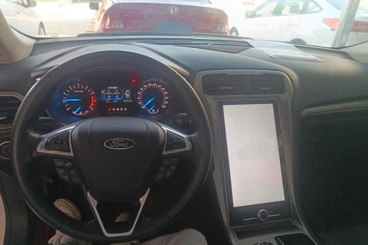 Used Ford Mondeo 2020 EcoBoost 180 Stylish Model Center Console