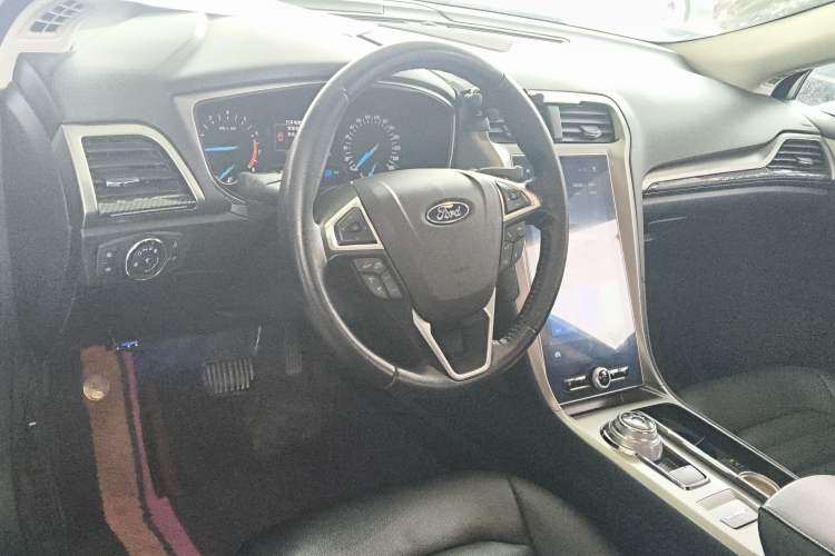 Used Ford Mondeo 2020 EcoBoost 180 Stylish Model Center Console