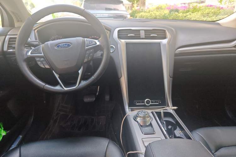 Used Ford Mondeo 2020 EcoBoost 180 Stylish Model Center Console