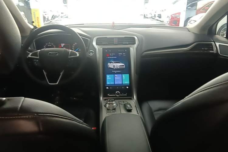 Used Ford Mondeo 2020 EcoBoost 180 Stylish Model Center Console