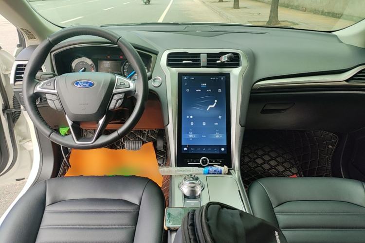 Used Ford Mondeo 2020 EcoBoost 180 Stylish Model Center Console