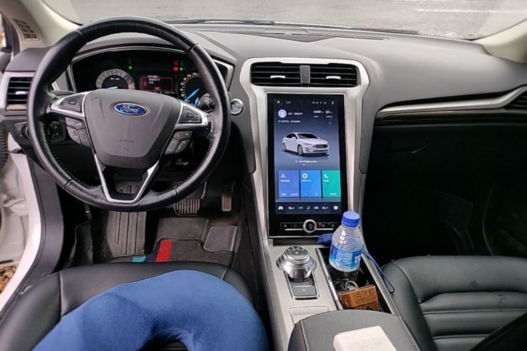Used Ford Mondeo 2020 EcoBoost 180 Stylish Model Center Console