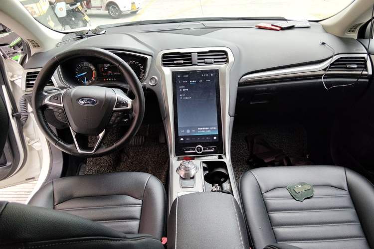 Used Ford Mondeo 2020 EcoBoost 180 Stylish Model Center Console