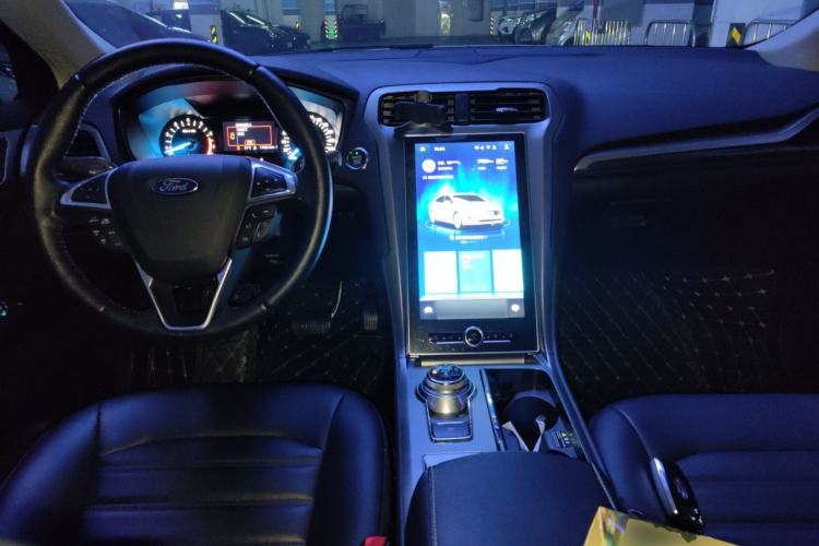 Used Ford Mondeo 2020 EcoBoost 180 Luxury Model Center Console