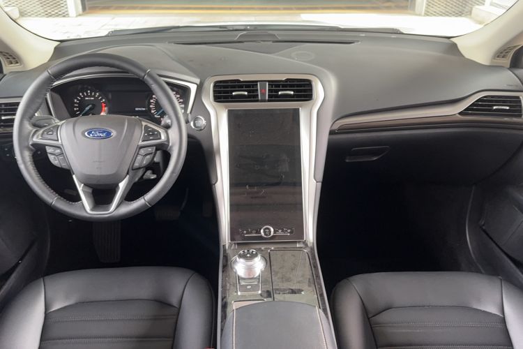 Used Ford Mondeo 2020 EcoBoost 180 Stylish Model Center Console