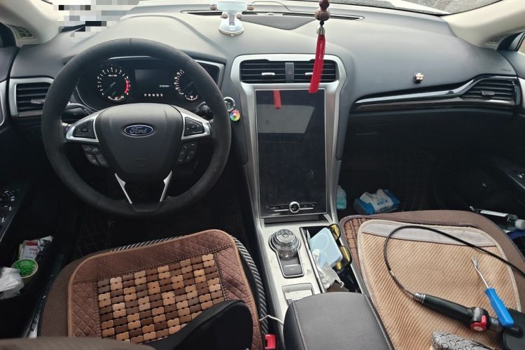 Used Ford Mondeo 2020 EcoBoost 180 Stylish Model Center Console