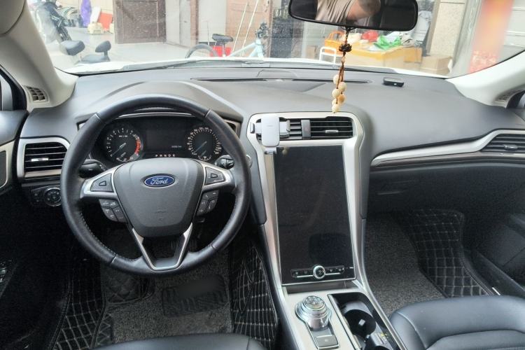 Used Ford Mondeo 2020 EcoBoost 180 Stylish Model Center Console