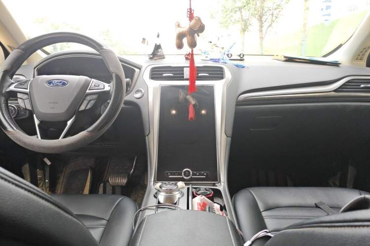 Used Ford Mondeo 2020 EcoBoost 180 Stylish Model Center Console