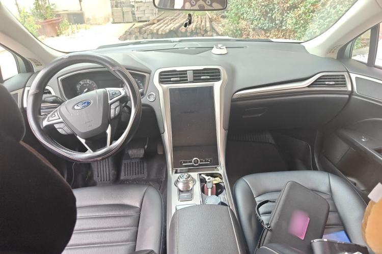 Used Ford Mondeo 2020 EcoBoost 180 Stylish Model Center Console