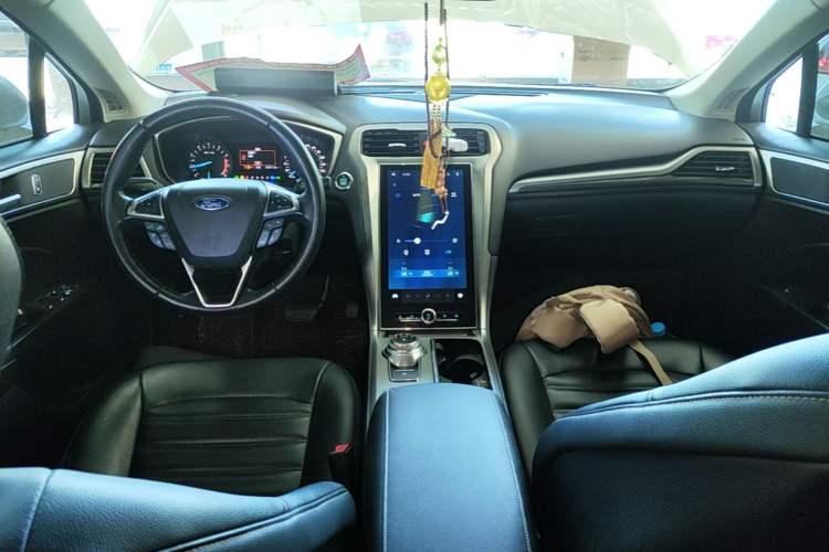 Used Ford Mondeo 2020 EcoBoost 180 Stylish Model Center Console