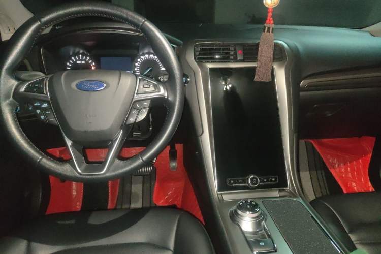 Used Ford Mondeo 2020 EcoBoost 180 Stylish Model Center Console