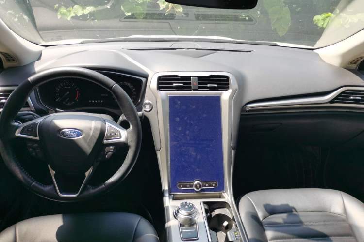 Used Ford Mondeo 2020 EcoBoost 180 Luxury Model Center Console