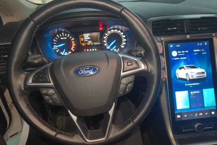 Used Ford Mondeo 2020 EcoBoost 180 Stylish Model Center Console