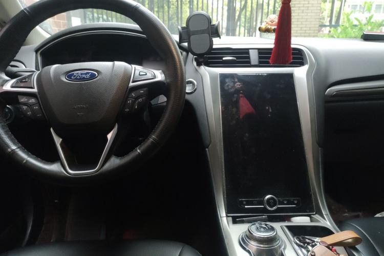 Used Ford Mondeo 2020 EcoBoost 180 Stylish Model Center Console