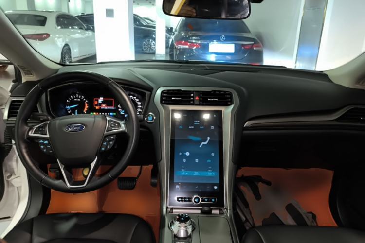 Used Ford Mondeo 2020 EcoBoost 180 Stylish Model Center Console