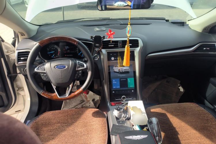 Used Ford Mondeo 2020 EcoBoost 180 Stylish Model Center Console