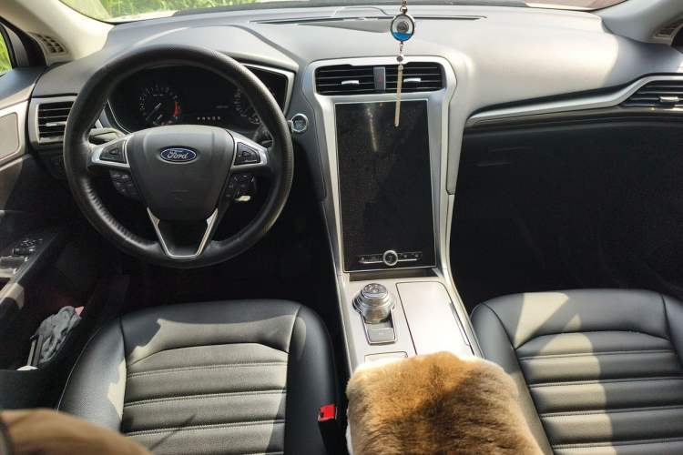 Used Ford Mondeo 2020 EcoBoost 200 Stylish Model Center Console