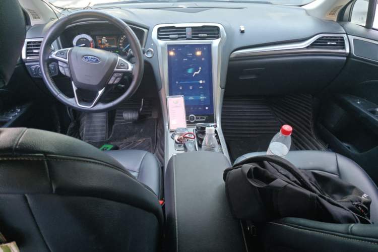 Used Ford Mondeo 2020 EcoBoost 180 Stylish Model Center Console
