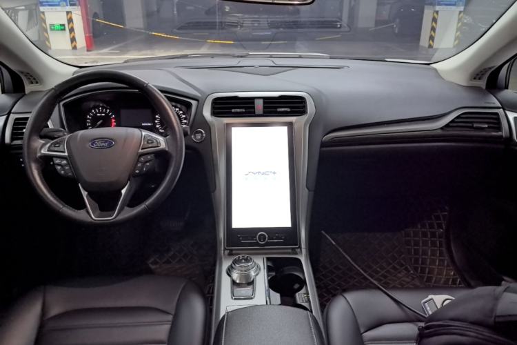 Used Ford Mondeo 2020 EcoBoost 180 Stylish Model Center Console