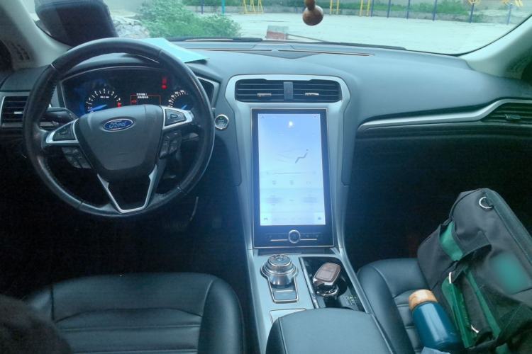 Used Ford Mondeo 2020 EcoBoost 180 Stylish Model Center Console