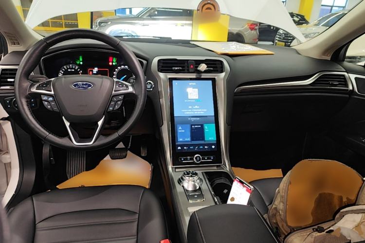 Used Ford Mondeo 2020 EcoBoost 180 Stylish Model Center Console