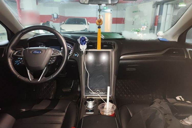 Used Ford Mondeo 2020 EcoBoost 180 Stylish Model Center Console