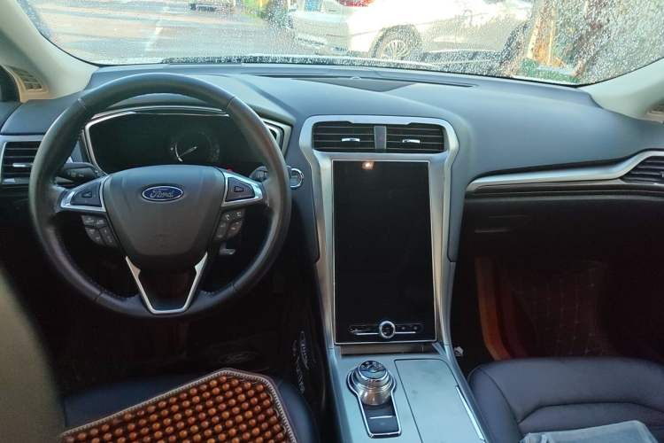 Used Ford Mondeo 2020 EcoBoost 200 Luxury Model Center Console