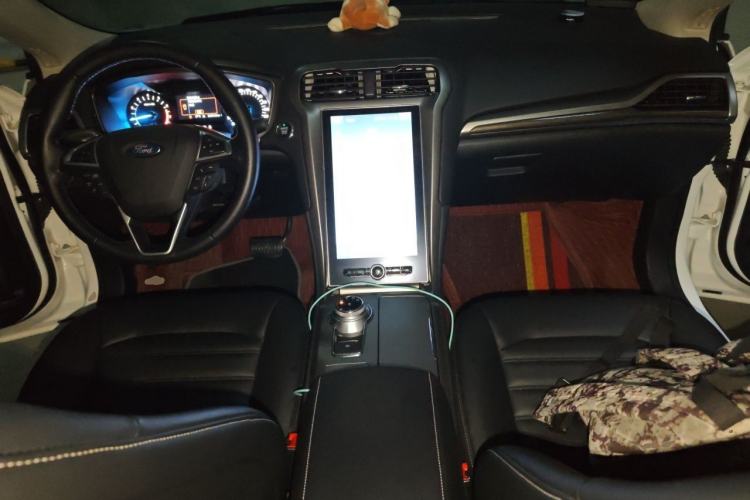 Used Ford Mondeo 2020 EcoBoost 180 Stylish Model Center Console