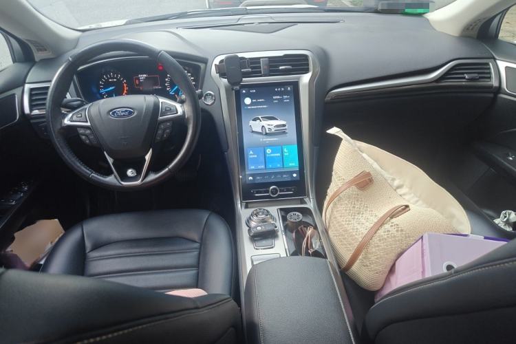 Used Ford Mondeo 2020 EcoBoost 180 Stylish Model Center Console
