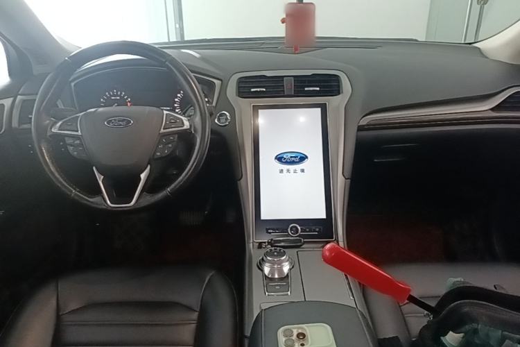 Used Ford Mondeo 2020 EcoBoost 180 Stylish Model Center Console