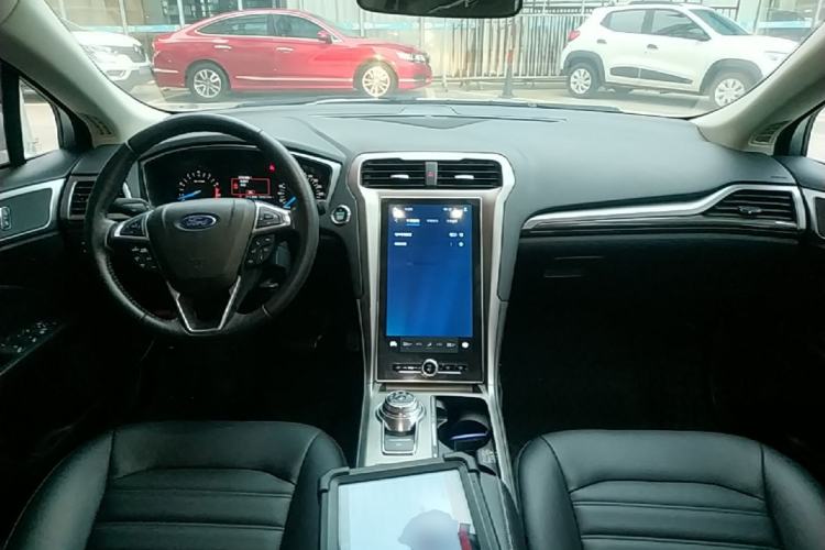 Used Ford Mondeo 2020 EcoBoost 180 Stylish Model Center Console