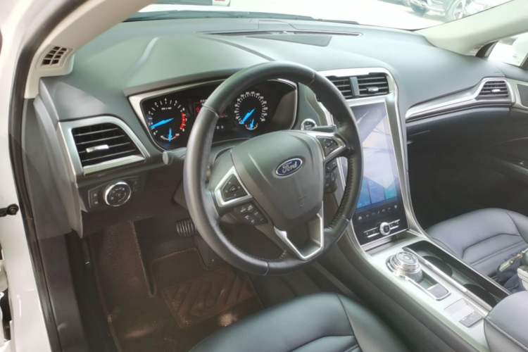 Used Ford Mondeo 2020 EcoBoost 180 Stylish Model Center Console