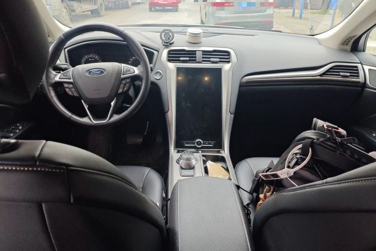Used Ford Mondeo 2020 EcoBoost 180 Stylish Model Center Console
