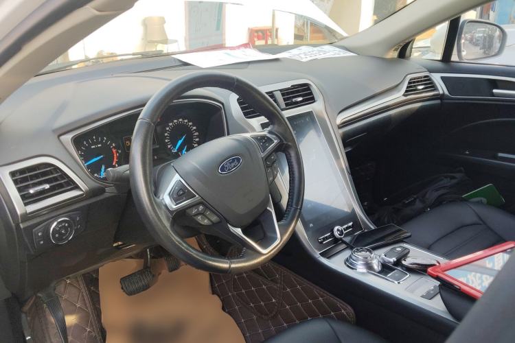 Used Ford Mondeo 2020 EcoBoost 180 Stylish Model Center Console