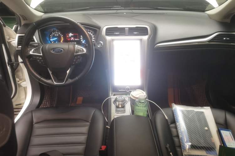Used Ford Mondeo 2020 EcoBoost 180 Stylish Model Center Console
