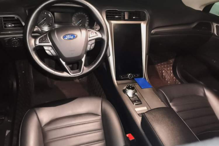 Used Ford Mondeo 2020 EcoBoost 180 Stylish Model Center Console
