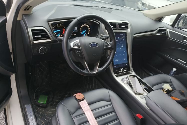 Used Ford Mondeo 2020 EcoBoost 180 Stylish Model Center Console