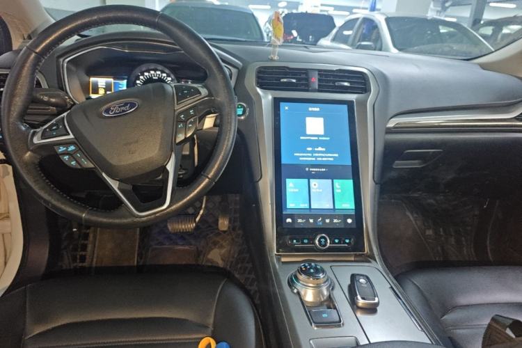 Used Ford Mondeo 2020 EcoBoost 200 Luxury Model Center Console