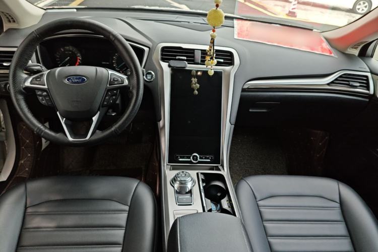 Used Ford Mondeo 2020 EcoBoost 180 Stylish Model Center Console