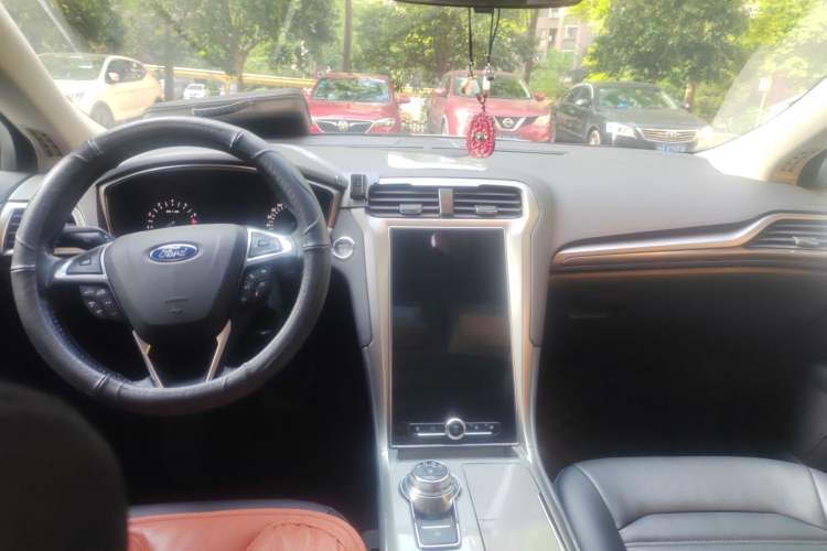 Used Ford Mondeo 2020 EcoBoost 180 Stylish Model Center Console