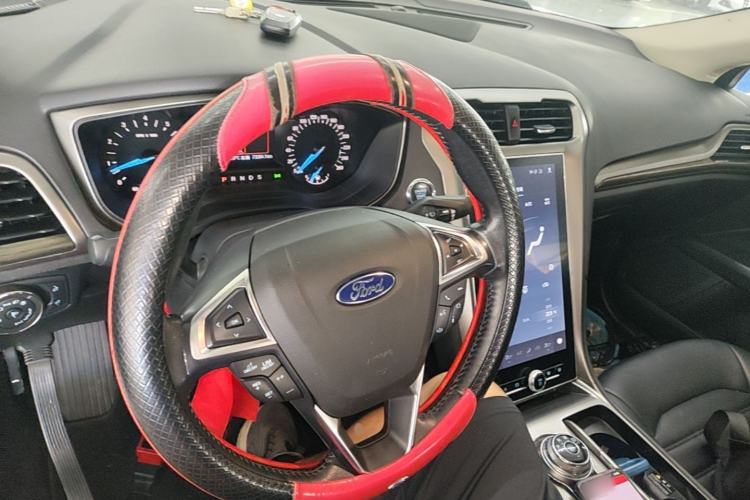 Used Ford Mondeo 2020 EcoBoost 180 Stylish Model Center Console