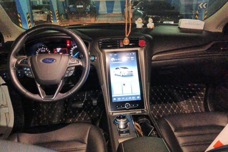 Used Ford Mondeo 2020 EcoBoost 180 Stylish Model Center Console