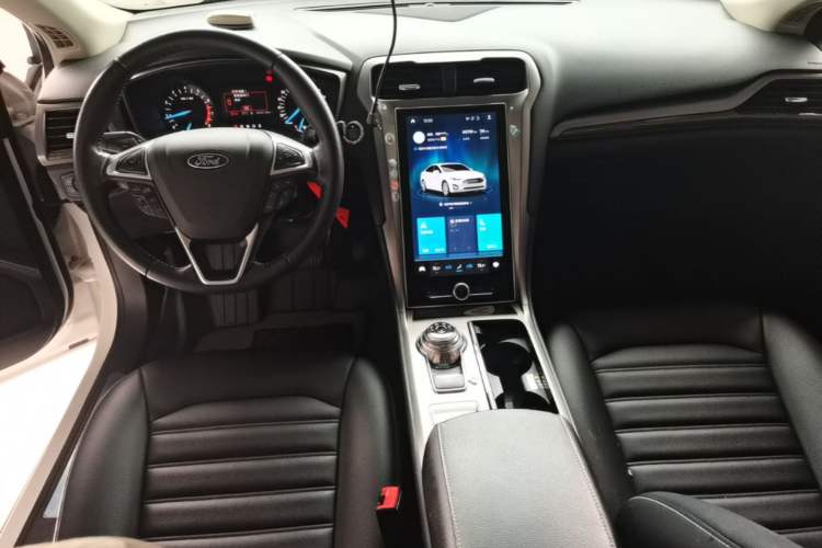 Used Ford Mondeo 2020 EcoBoost 180 Stylish Model Center Console