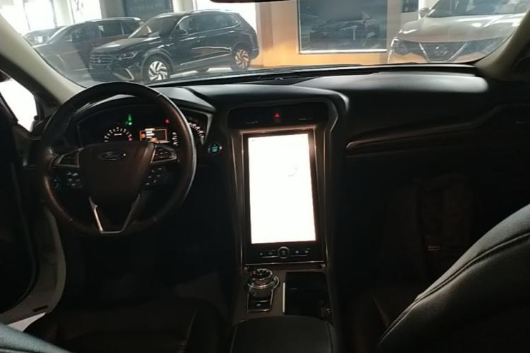 Used Ford Mondeo 2020 EcoBoost 180 Stylish Model Center Console