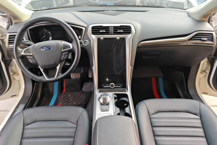 Used Ford Mondeo 2020 EcoBoost 180 Stylish Model Center Console