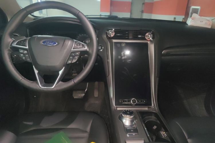 Used Ford Mondeo 2020 EcoBoost 180 Stylish Model Center Console