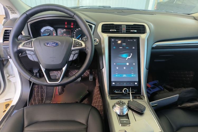 Used Ford Mondeo 2020 EcoBoost 180 Stylish Model Center Console