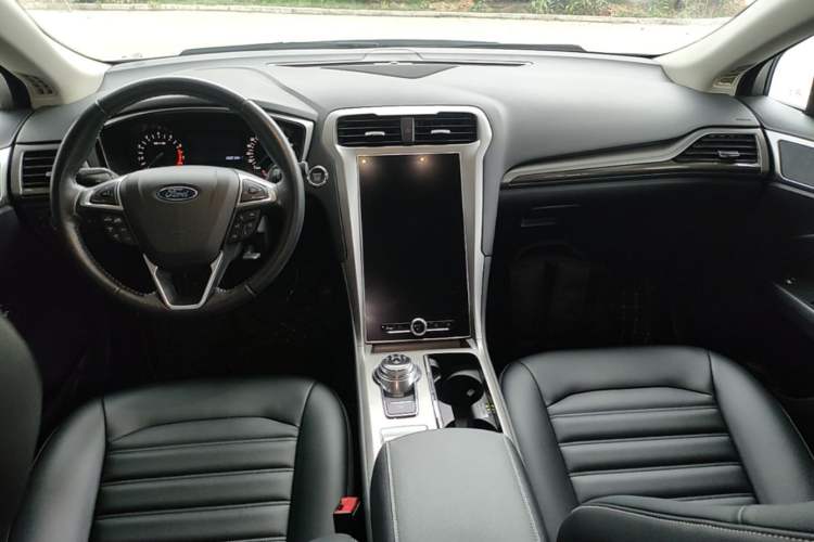 Used Ford Mondeo 2020 EcoBoost 180 Stylish Model Center Console