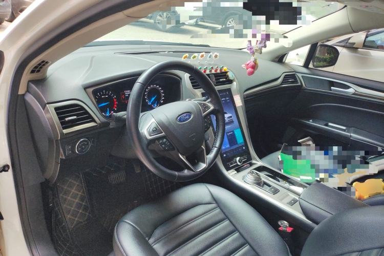 Used Ford Mondeo 2020 EcoBoost 180 Luxury Model Center Console