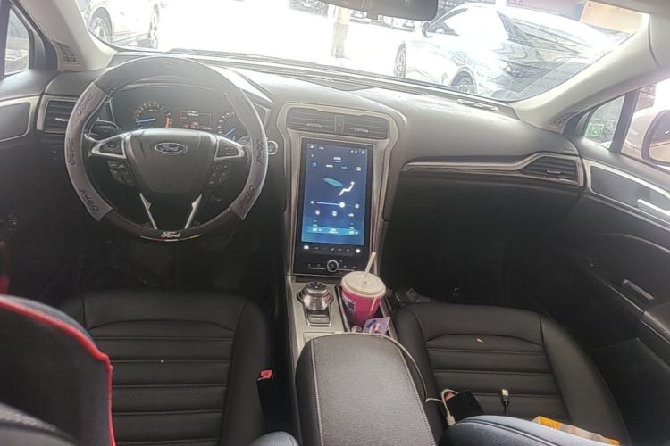 Used Ford Mondeo 2020 EcoBoost 200 Stylish Model Center Console